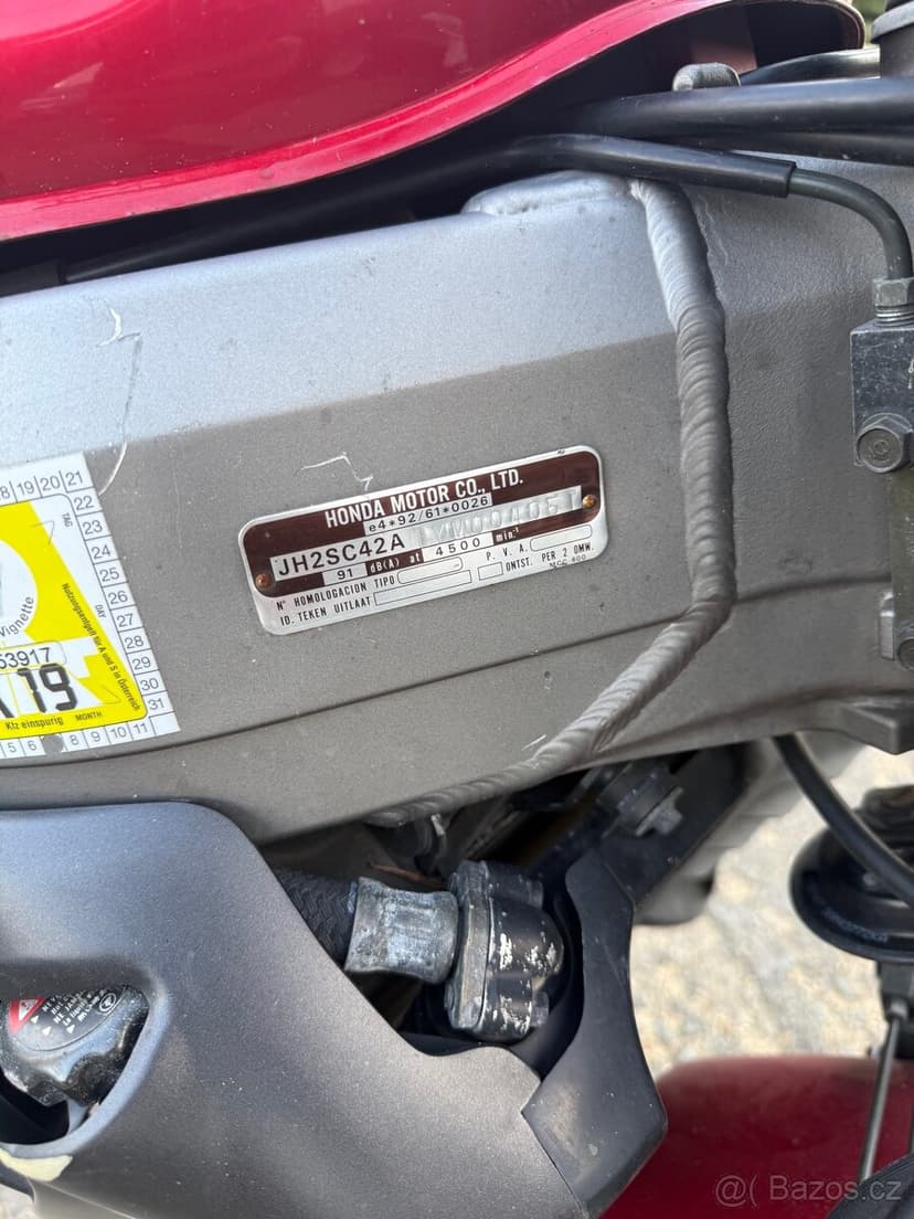 Honda CB 1100 SF, rok 2000 1137 ccm 100 kW čtyřválec červená