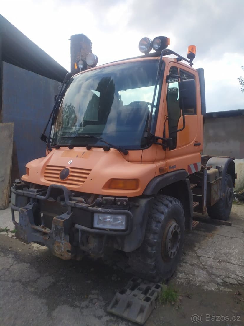 Mercedes Unimog U400 r.v. 2002 CZ Doklady