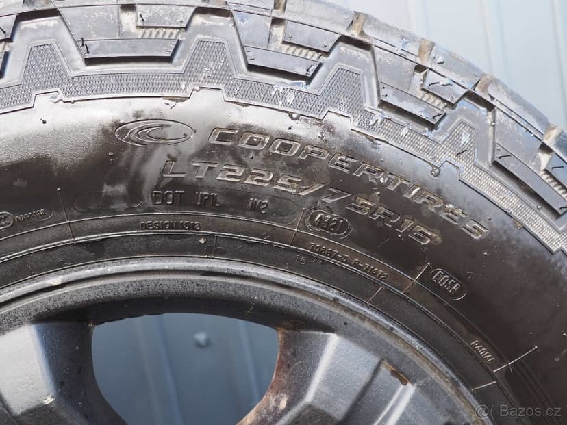 Kia Sorento – kola Cooper Discoverer AT3 LT 225/75 R16