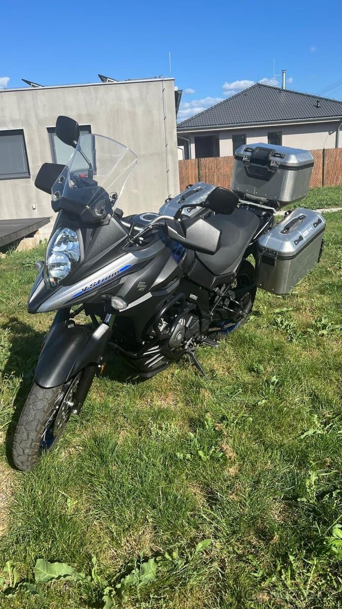 V strom 650 XT s kufry Dolomity Trekker