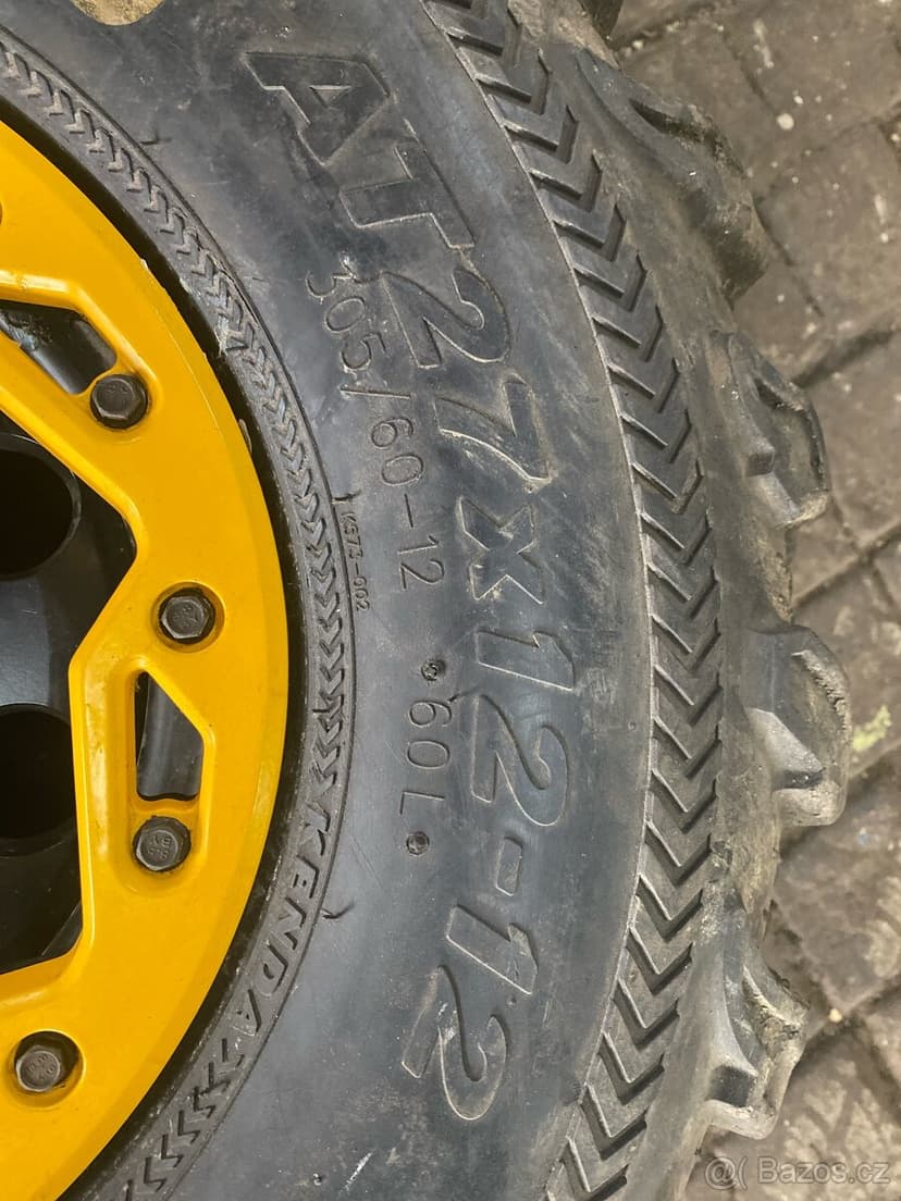 PRODÁM ZADNÍ DVĚ PNEU NA ČTYŘKOLKU