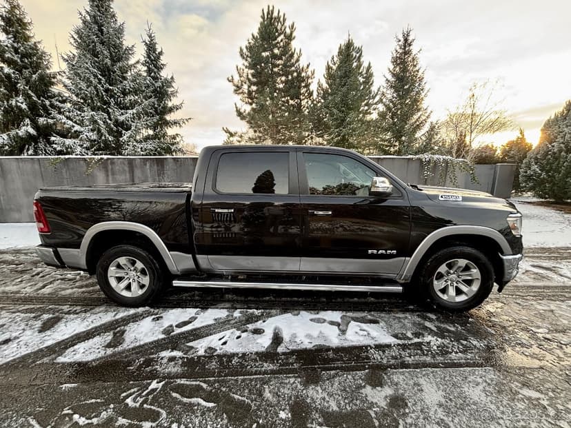 Dodge Ram 1500 5.7 Hemi Laramie 82 000km