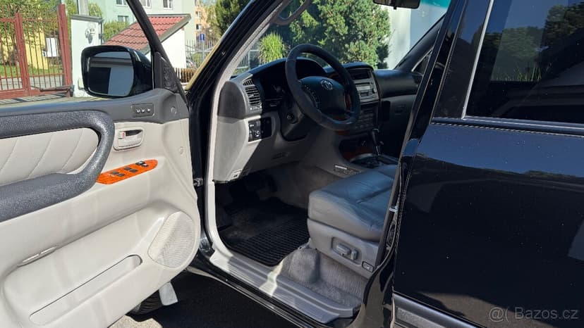 Toyota Land Cruiser,  LC100 4.7 V8, původ ČR, servis