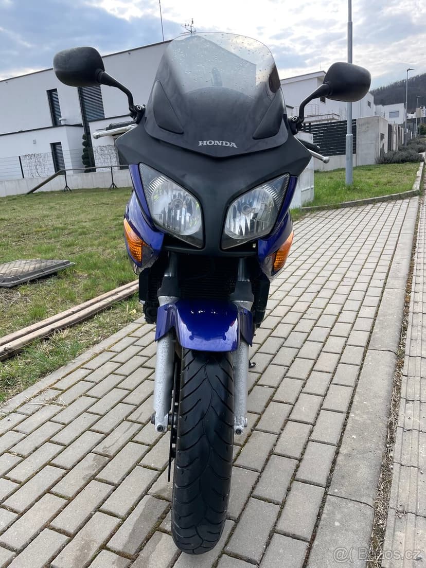 Honda CBF 600S, rok 2004 – spolehlivá a pohodlná motorka
