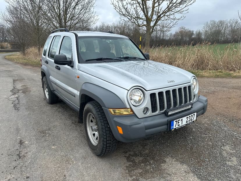 Jeep Cherokee KJ 3,7 Automat 12/2006 pěkný stav