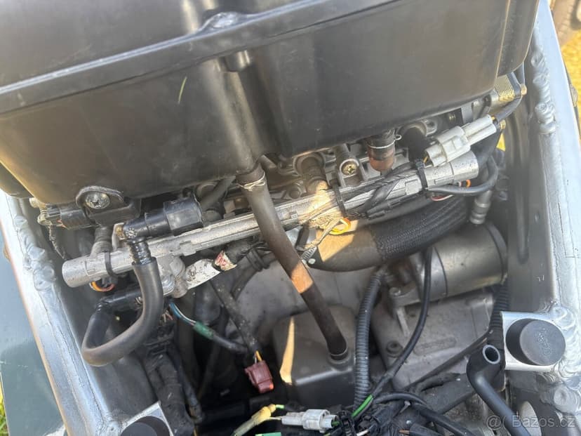 Rozprodam Suzuki Gsxr 600 00-03 N723 na nahradni dily