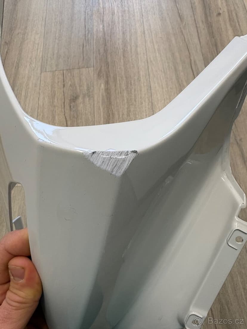 BMW S1000RR 2012 levá polovina masky