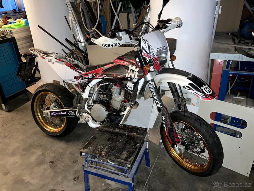 Husqvarna TE 510,najeto 2500 km, rv 2011 stříkačka