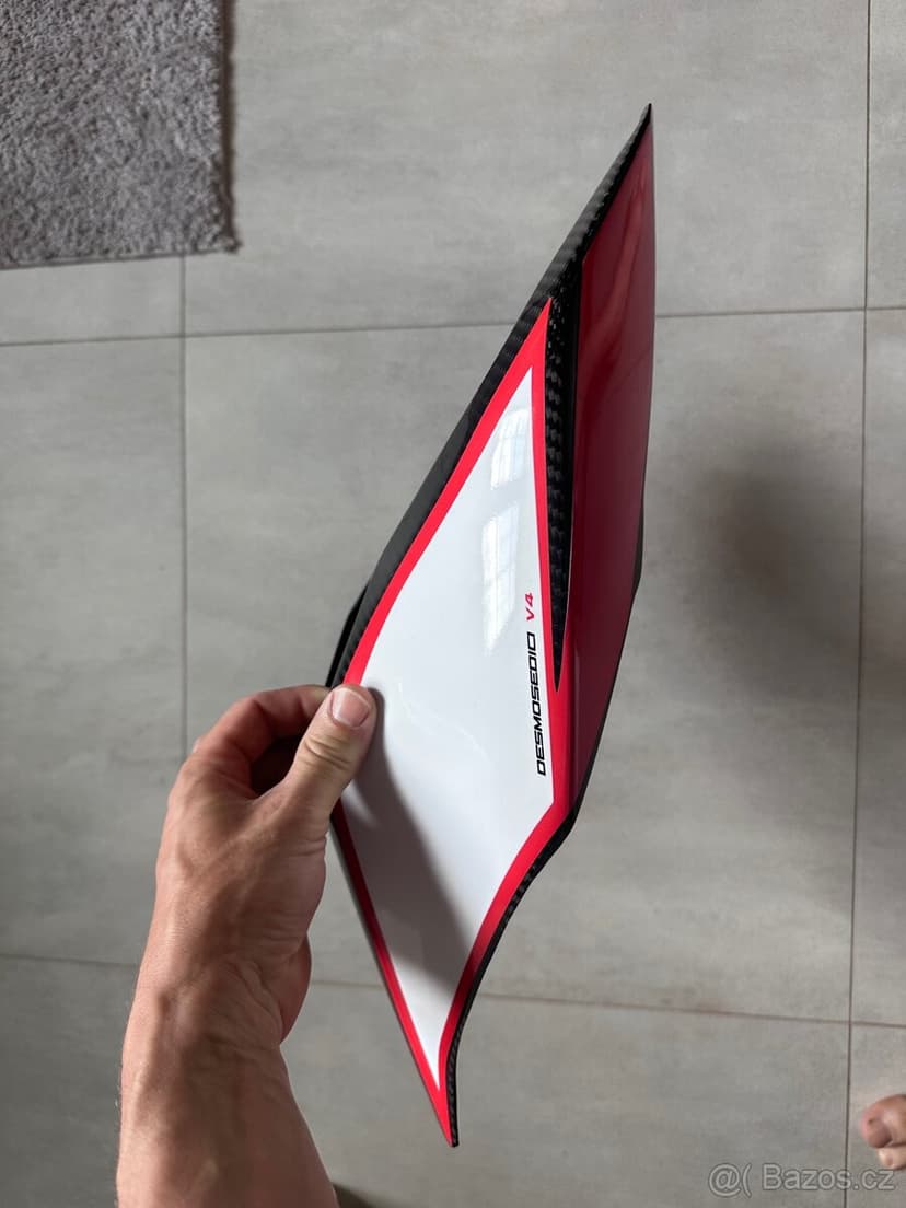 Ducati Streetfighter V4 - krovka, karbon