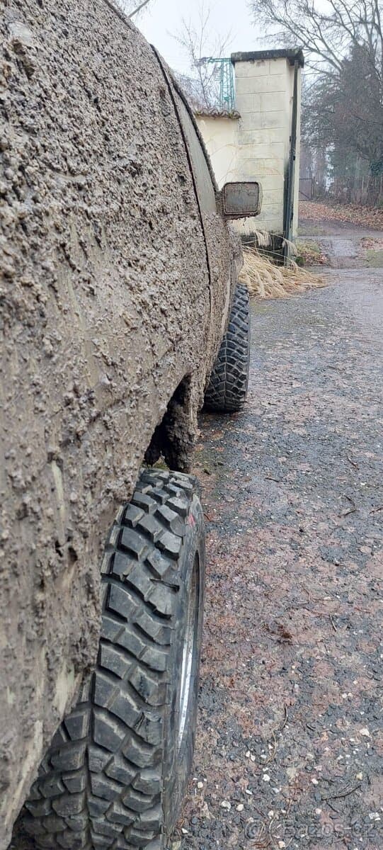 Nissan Terrano 4x4 r.1988 3.0i V6 offroad