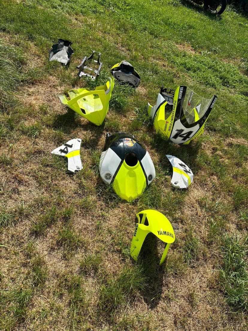 Laminaty leseni nafuk podsedadlovy ram Yamaha R1 15-19