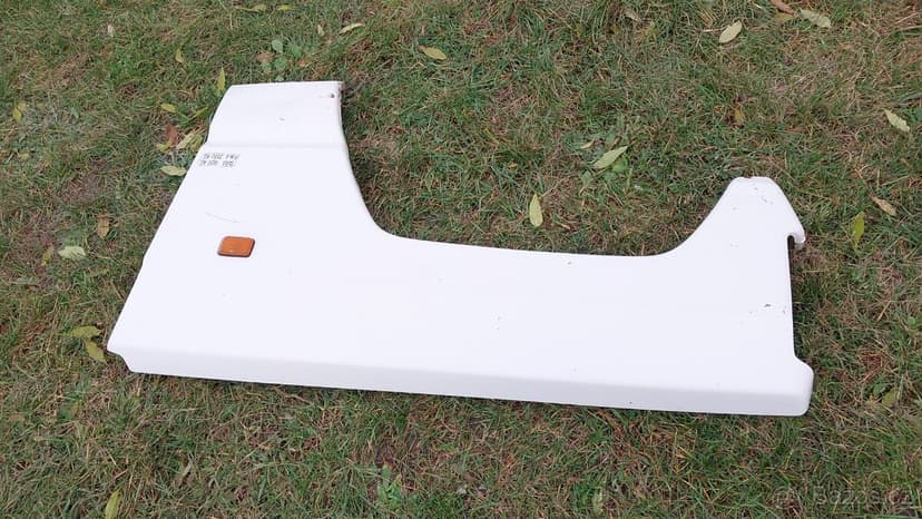 Nissan Patrol Španěl – Blatník levý přední bílý 1500kč