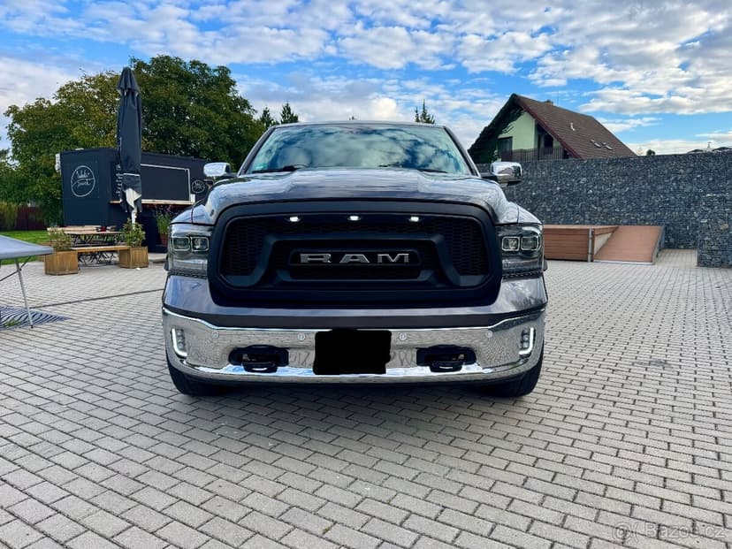 DODGE RAM 1500 4X4 5.7L LPG HEMI LARAMIE LONG MAX VYBAVA