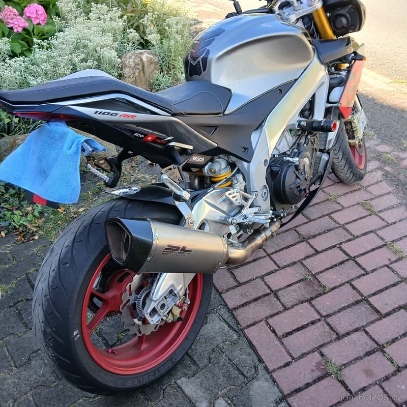 Aprilia tuono v4 1100 rr