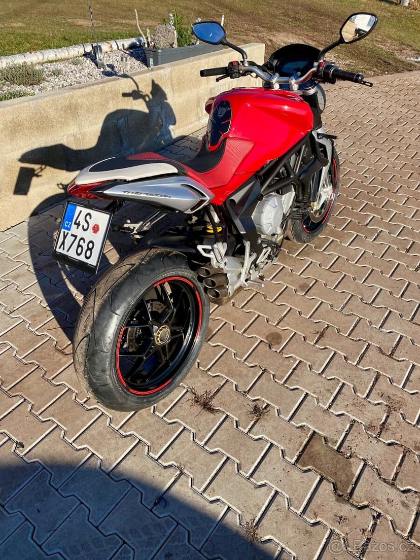 MV AGUSTA BRUTALE 675