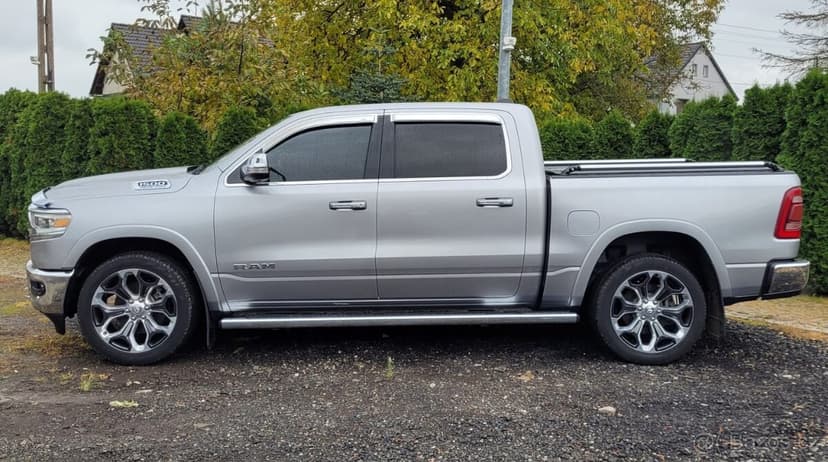 DODGE RAM 1500 5,7 HEMI LONGHORN odpočet DPH