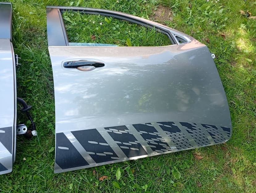 NISSAN NAVARA D23 DVEŘE PRAVÉ Z RV 2021 PĚKNÉ P.P. A P.Z.