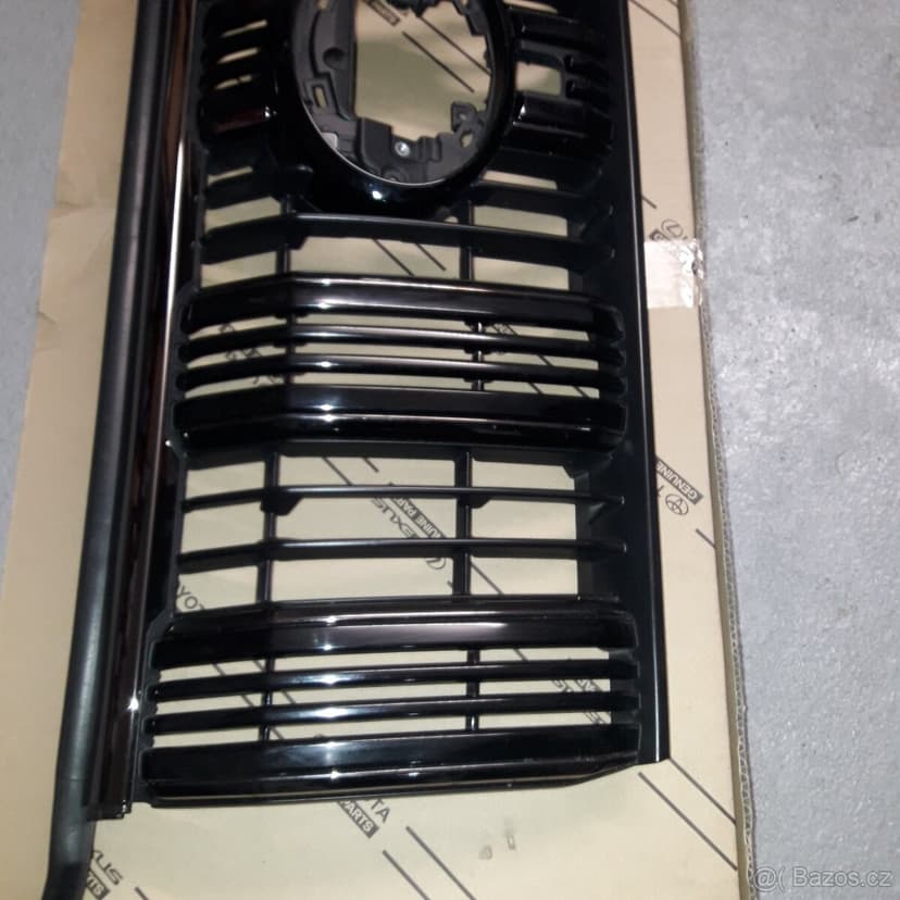 Přední maska na Toyota Land Cruiser