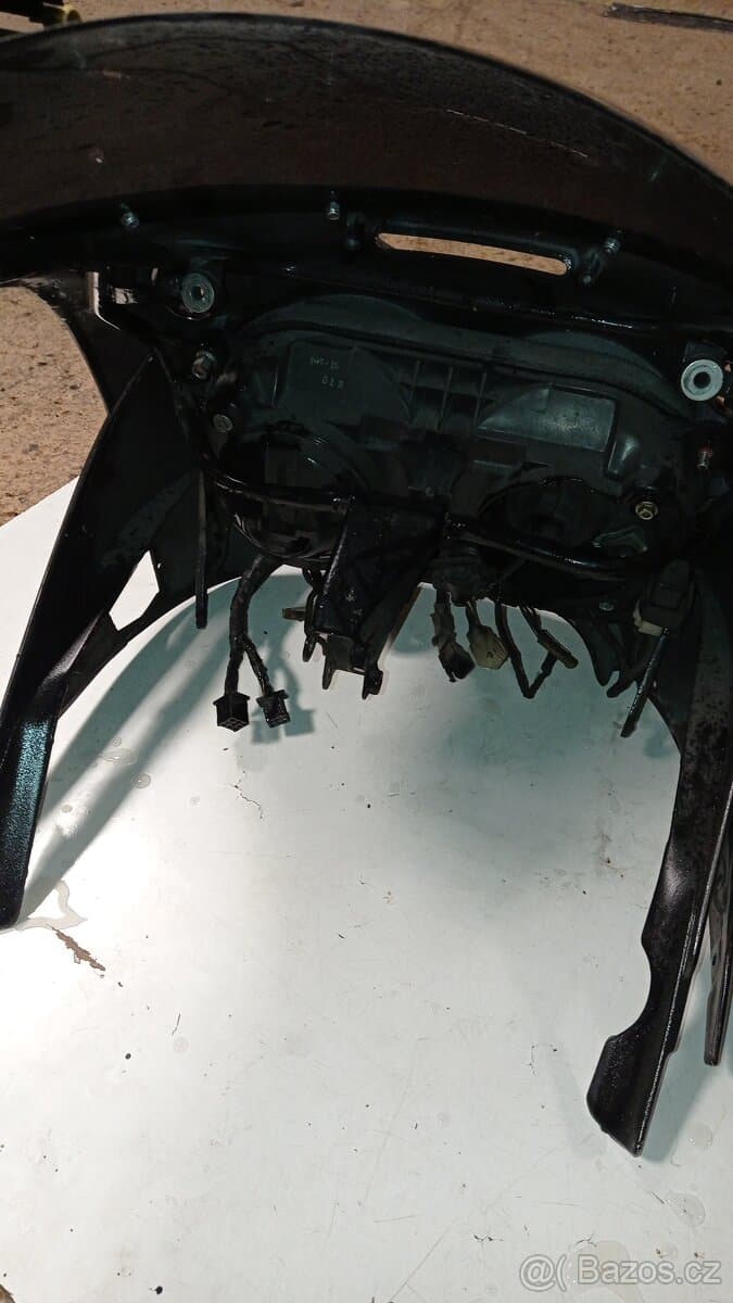 FZR 600 maska + plasty a mnoho dalšího