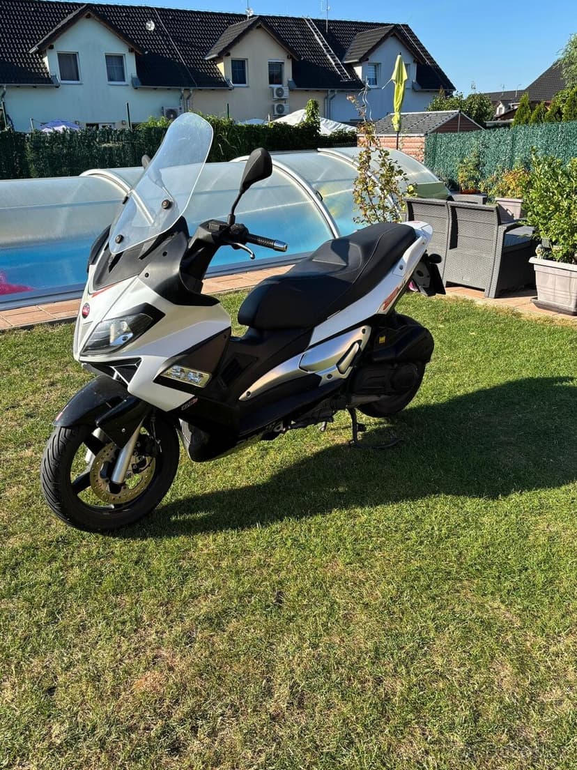 Aprilia SR MAX 125