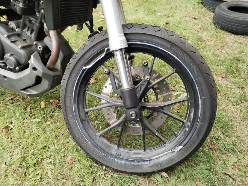 Yamaha MT 125 2015 – bouraná na předek, funkční motor