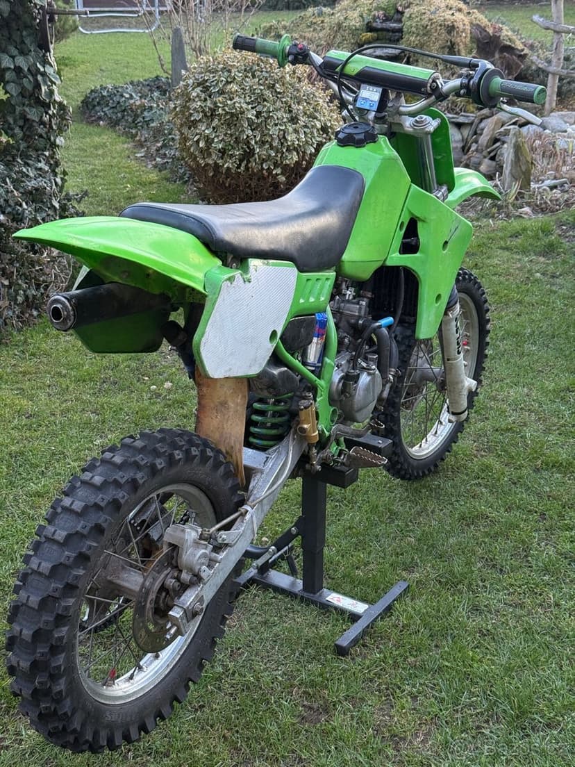 Kawasaki kx 80 nehází jiskru