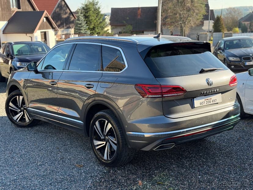 VW Touareg 3.0TFSi V6 E HYBRID 2022 - MAX VÝBAVA - DPH