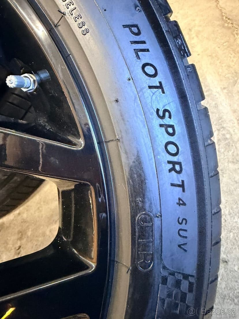 ORIG.LETNA SADA RANGE ROVER EVOQUE.R20 235/50/20