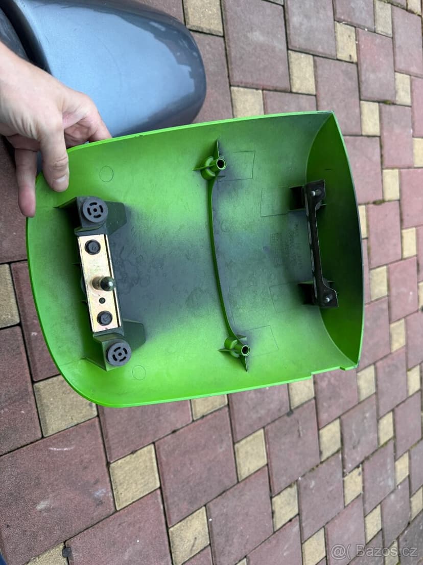 Kryt sedla Suzuki Srad, Kawasaki ZX-9R Ninja