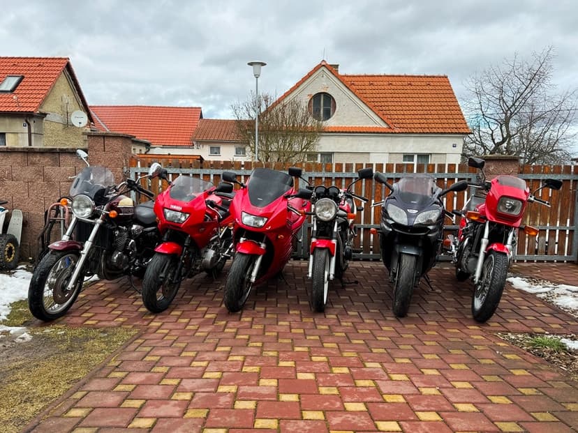Honda CX, Kawasaki ZX9R, Suzuki GS, RF, Yamaha TRX, Triumph