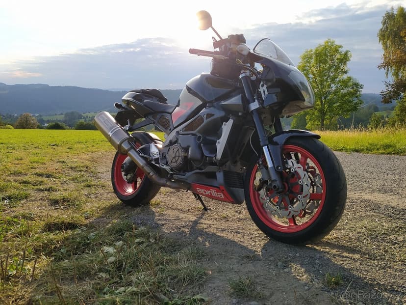 Aprilia Tuono RSV 1000