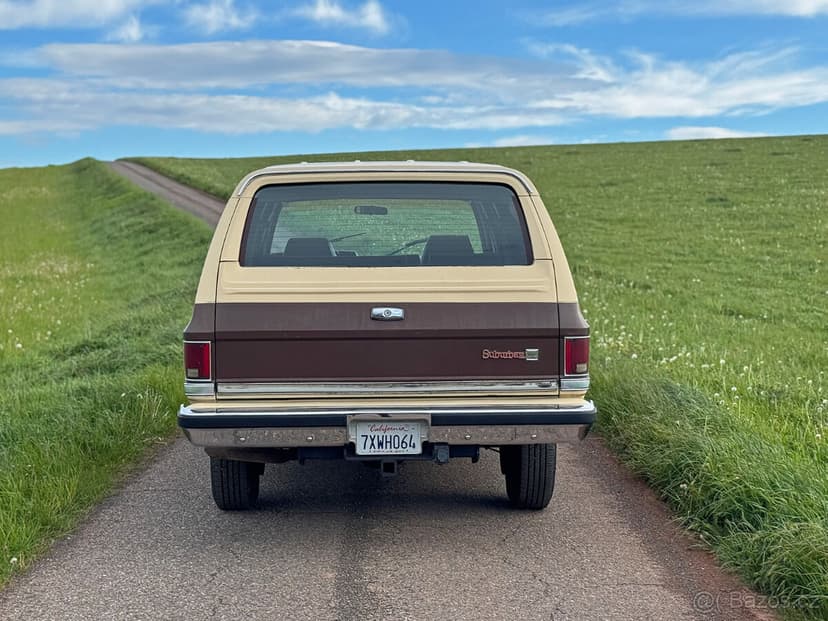 GMC SUBURBAN 3500 V25 Conventional – 5.7 V8 4x4