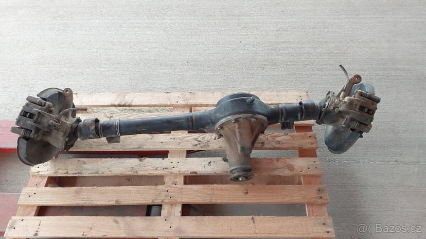 Suzuki Samurai SJ413 – Náprava přední široká