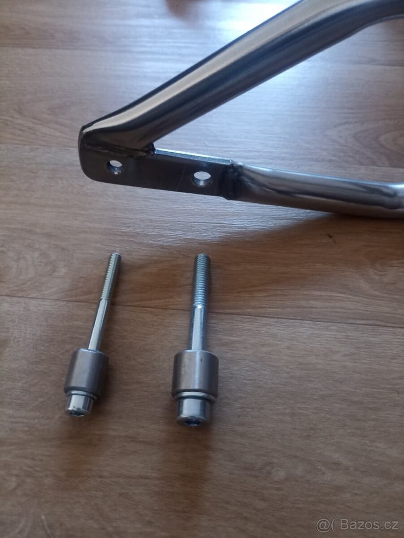 Zadní nerezový trubkový nosič na Suzuki GSX 1400