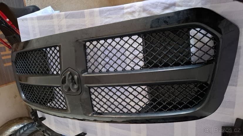 MASKA / GRILL  DODGE RAM 1500