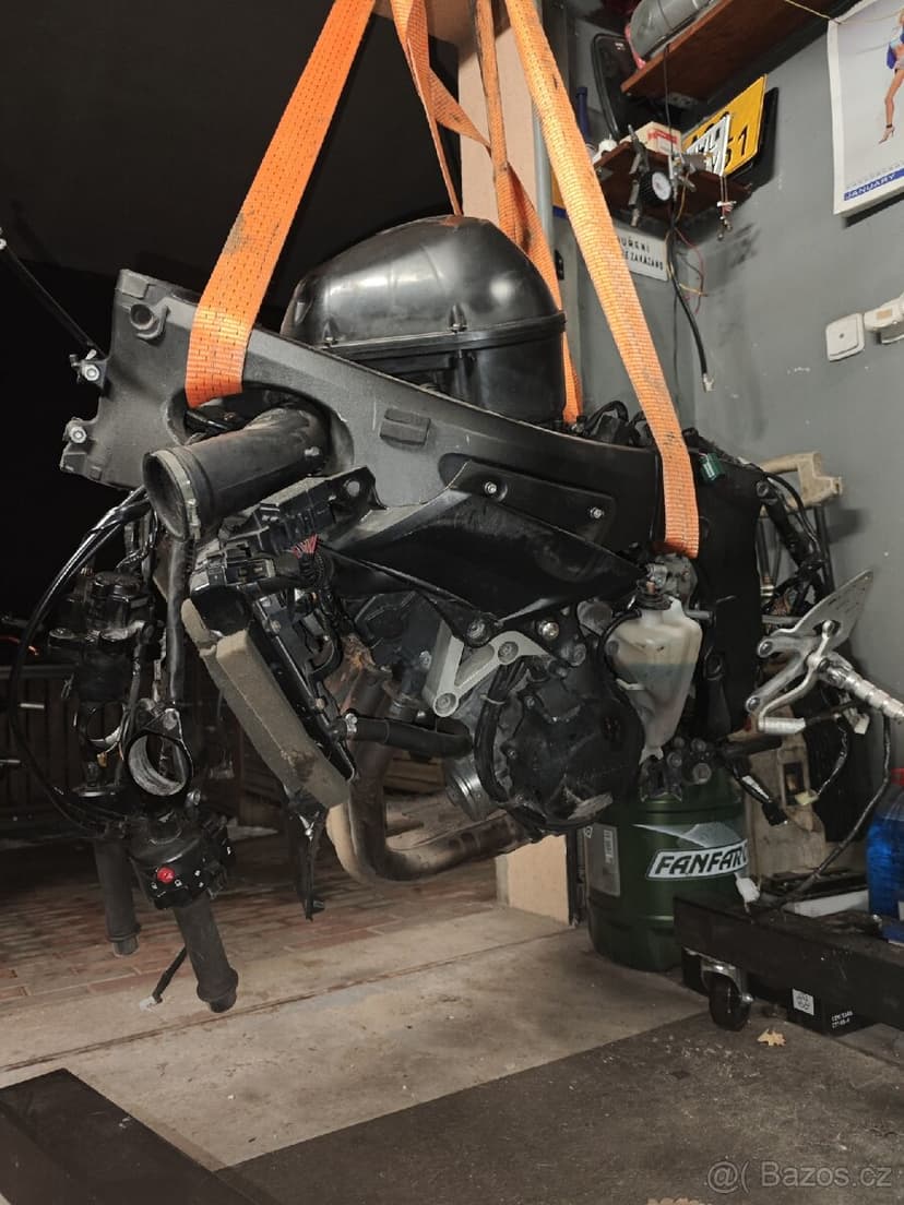 Yamaha R6 RJ09 (2005) – rám + motor, TP