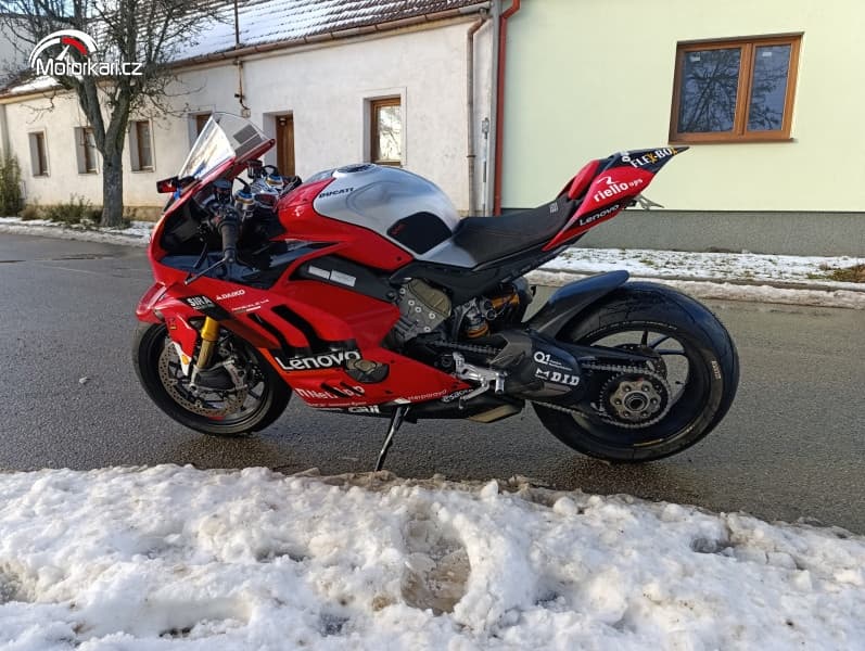 Ducati Panigale V4S 2024 Bagnaia replica N°09