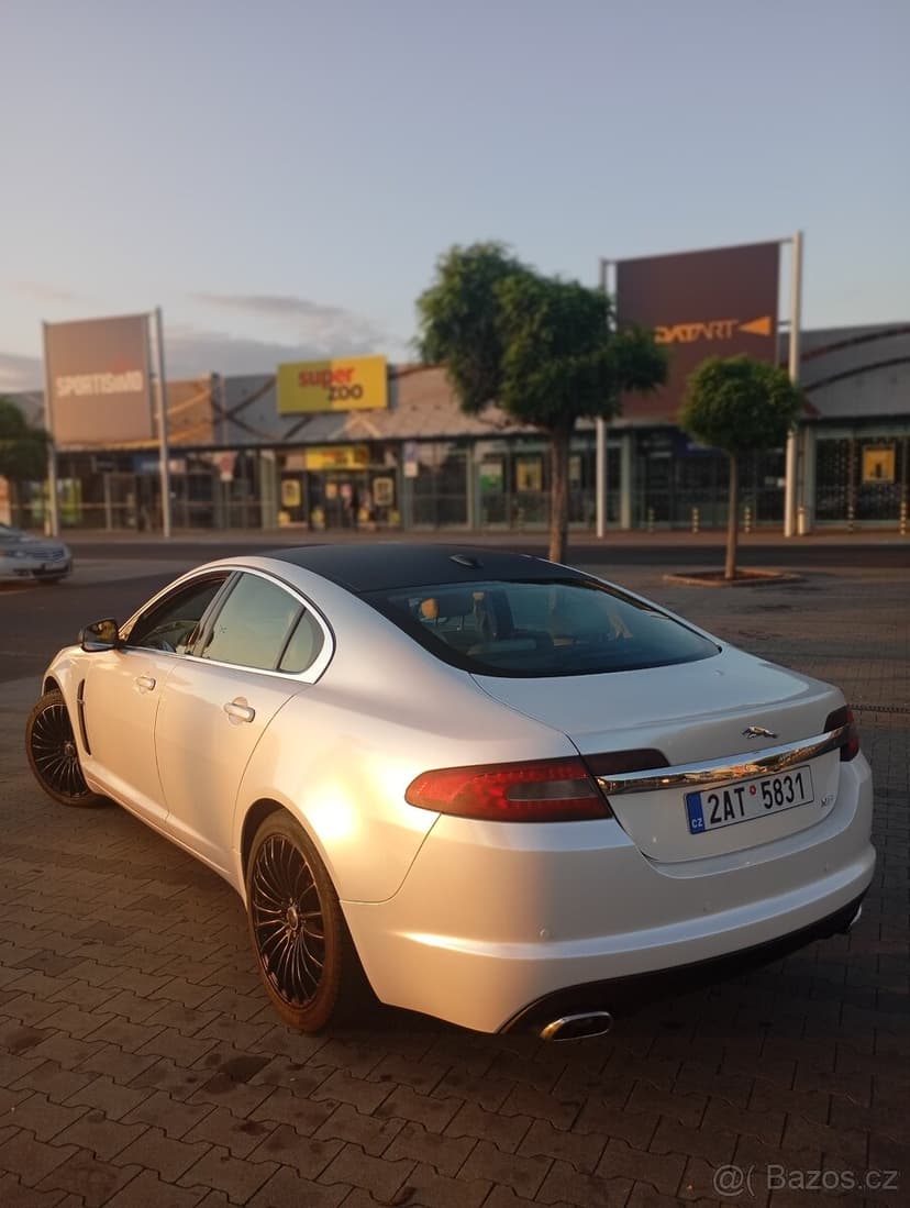 Jaguár xf 3.0 diesel 177 kW .