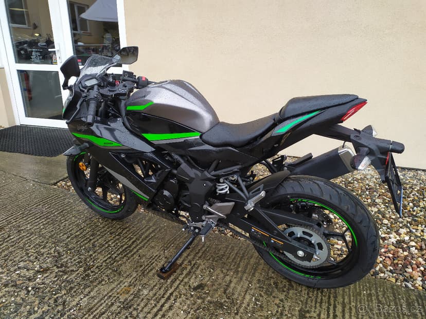Kawasaki Ninja 125-2025 najeto 2960 Km