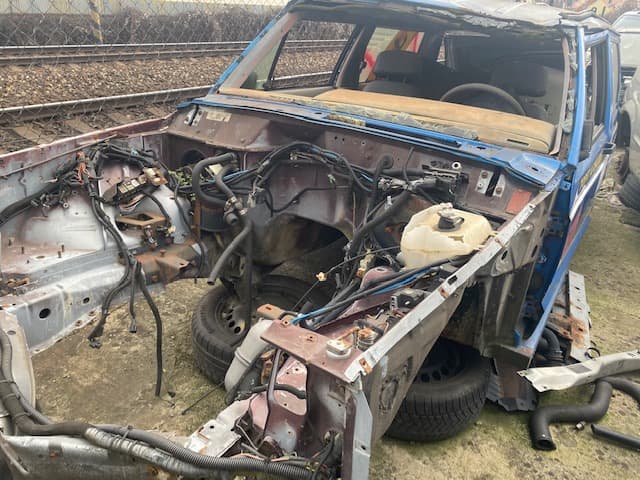 Jeep Cherokee XJ sport 4,0i  třídveřák