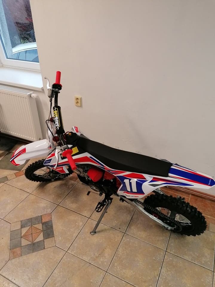 Pitbike Shark 125ccm 17x14 červená