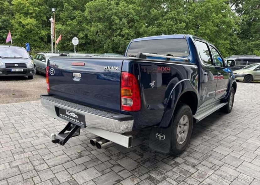 Toyota Hilux 2.5 D-4D nafta manuál 88 kw