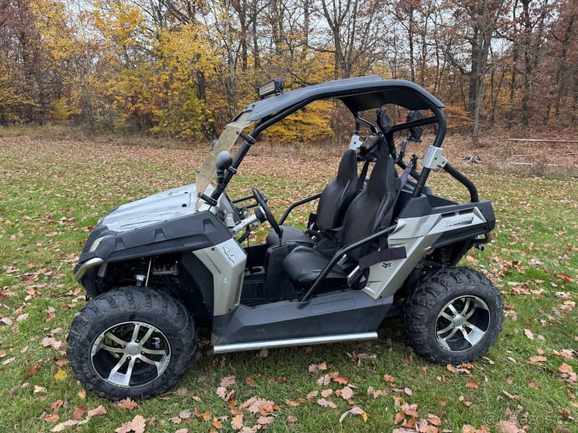 Buggy 4x4 CF moto Gladiator Z6 EFI