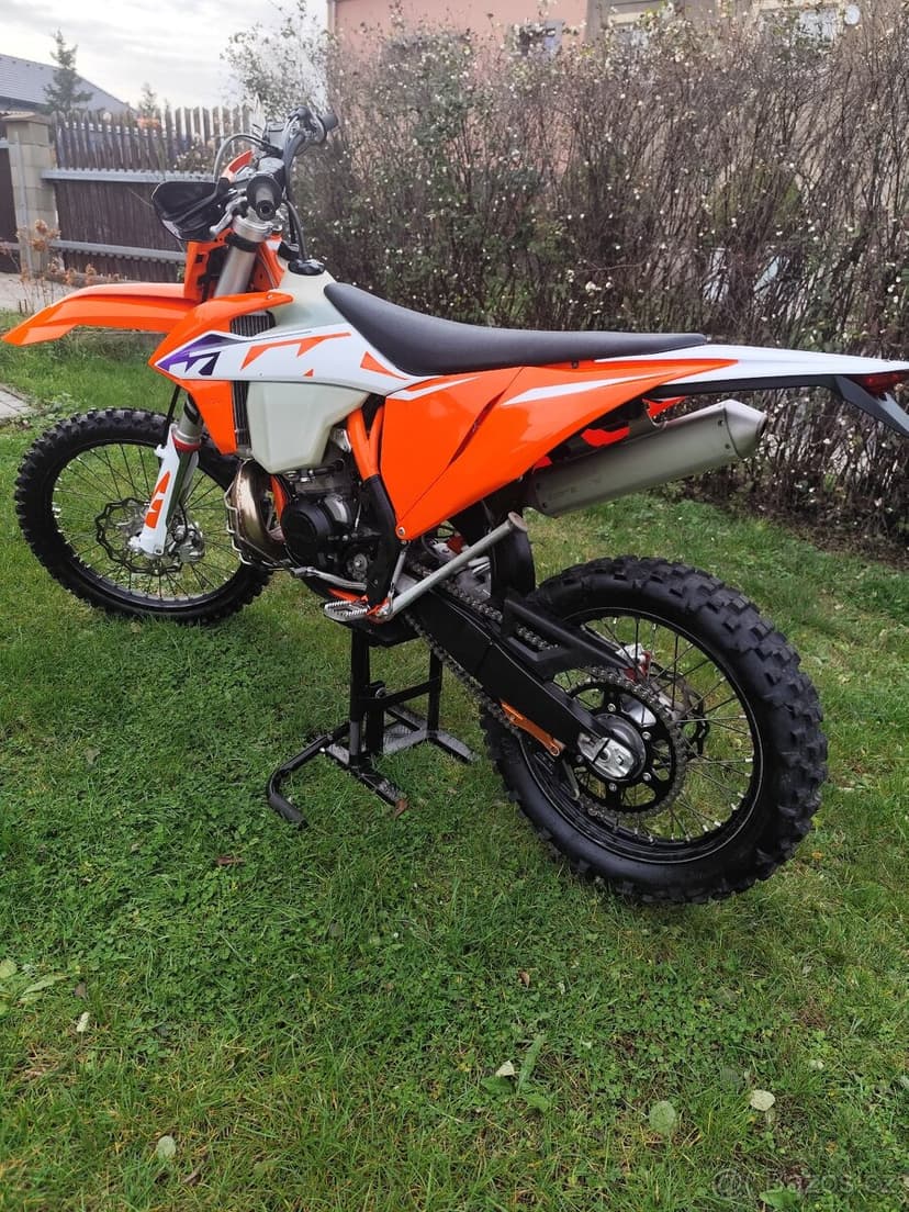 KTM EXC 300 2T 2023 100MTH, TP+SPZ - PĚKNÝ STAV