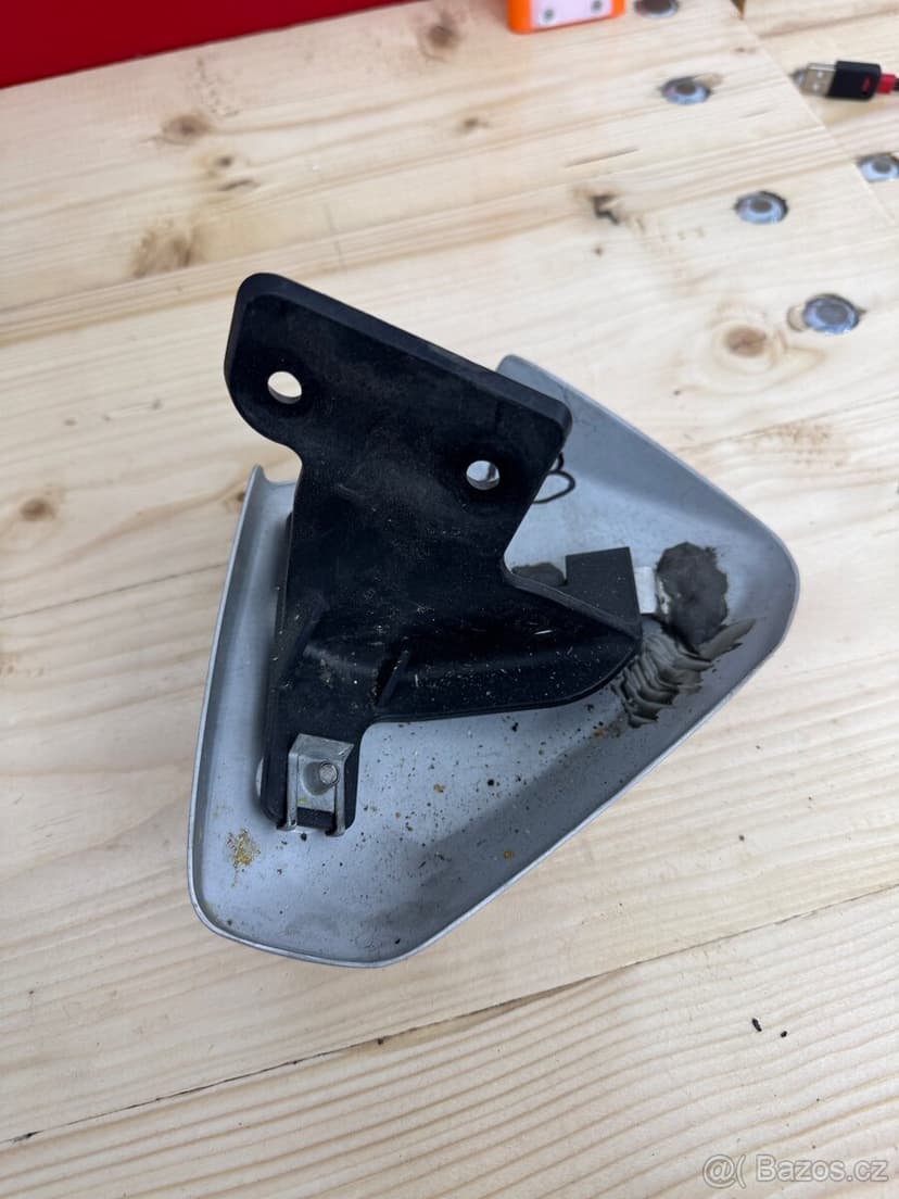 Yamaha MT-03 660 boční kryt chladiče - pravý