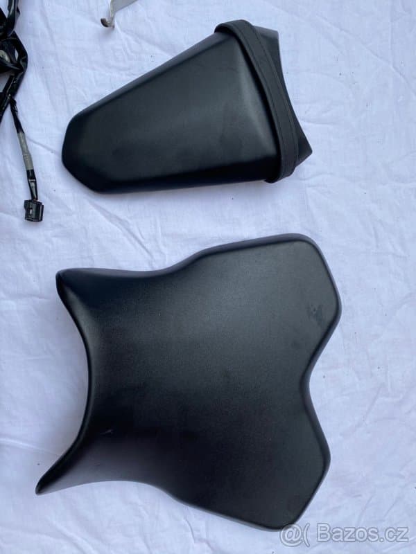 Yamaha R1 2015-2019 stupacky, sedacka, zadni svetlo