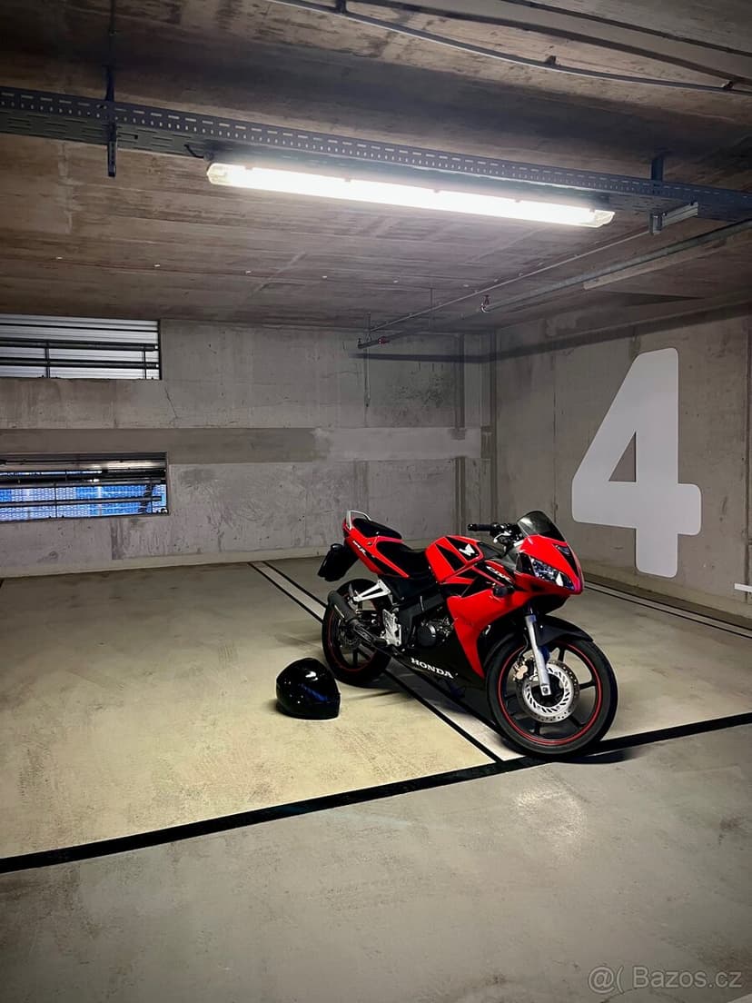 Honda CBR125R jc39 najeto pouze 19t km