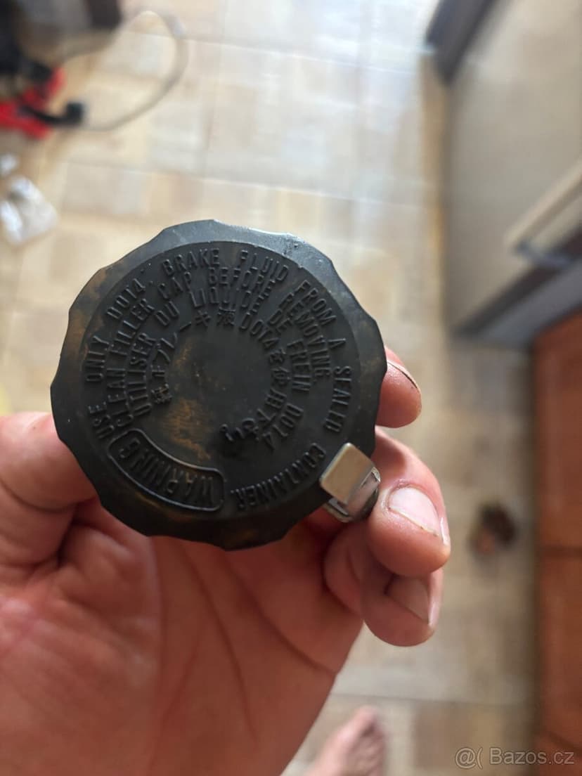 Nadobka brzdove kapaliny na Yamaha R1 98-03 Gsxr 00-03 Zx6R