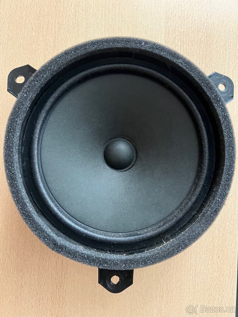 Toyota Hilux originál reproduktory dveří
