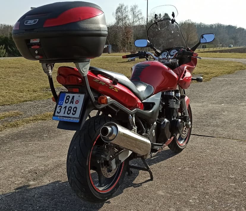 Kawasaki ZR-7S skvělý stav, po velkém servisu